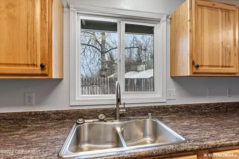 Kitchen - 17201 Kantishna Dr, Eagle River, AK 99577 photo 4 of 5