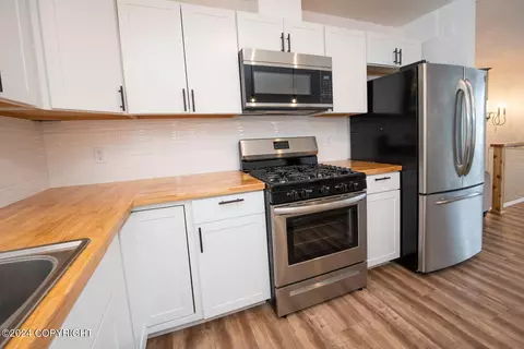 Kitchen - 208 E 23rd Ave, Anchorage, AK 99503 photo 7 of 9
