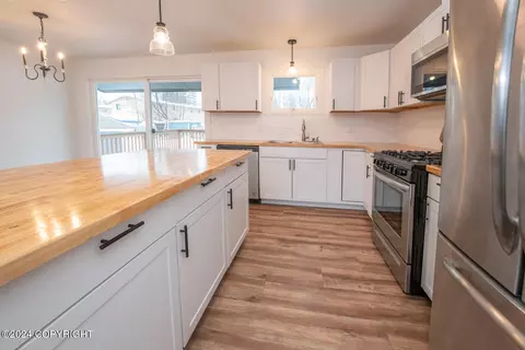 Kitchen - 208 E 23rd Ave, Anchorage, AK 99503 photo 8 of 9