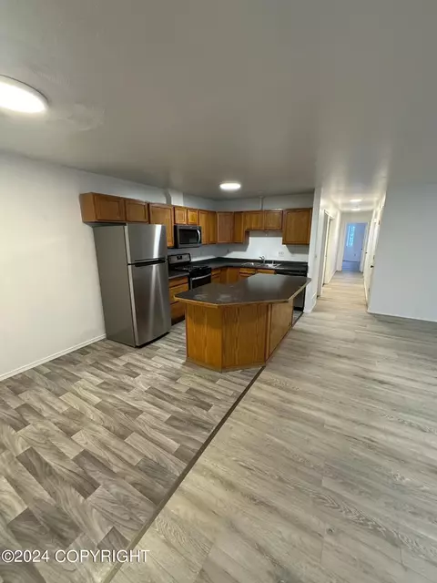 3111 E 41st Ave, Anchorage, AK 99508 photo 2