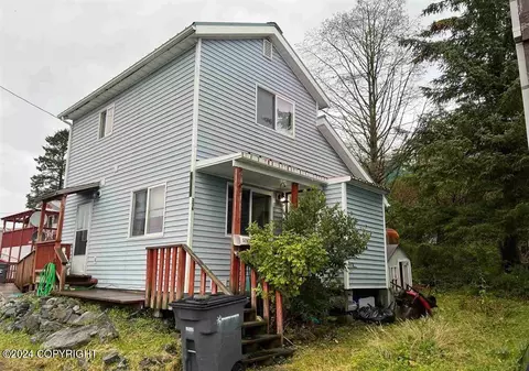 356 Kaagwaantaan St, Sitka, AK 99835