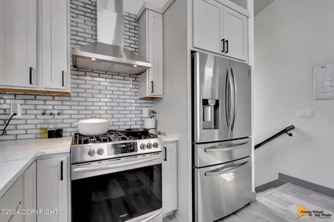 Kitchen - 7571 E Reisner Loop, Palmer, AK 99645 photo 4 of 5