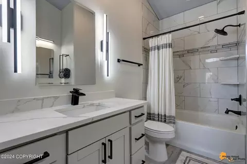 Bath - 7571 E Reisner Loop, Palmer, AK 99645 photo 2 of 4
