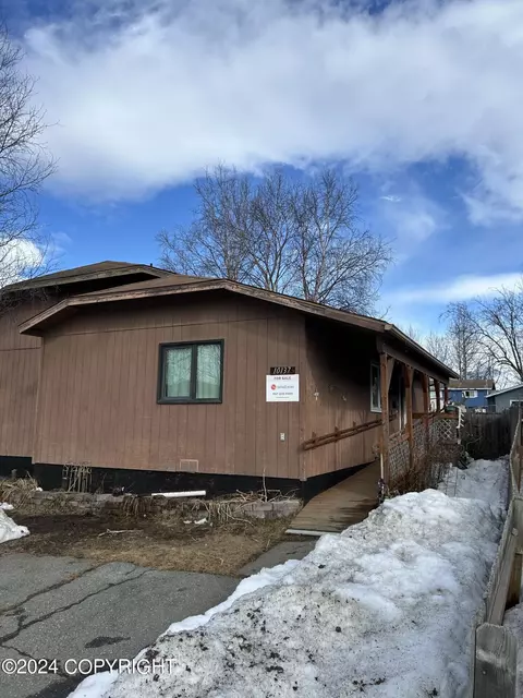 10137 Goose Berry Pl, Anchorage, AK 99507