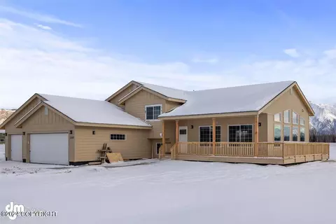 8327 E Alpine Meadow Dr, Palmer, AK 99645