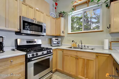 Kitchen - 156 Echo Ridge Dr, Girdwood, AK 99587 photo 5 of 7