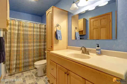 Bath - 156 Echo Ridge Dr, Girdwood, AK 99587 photo 1 of 2