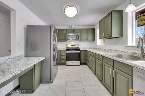 1509 Wolverine St, Anchorage, AK 99504