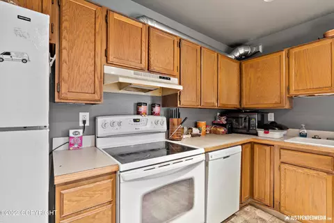 Kitchen - 16929 Coronado St, Eagle River, AK 99577 photo 3 of 7