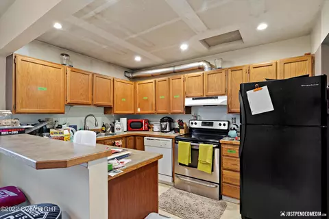 Kitchen - 16929 Coronado St, Eagle River, AK 99577 photo 5 of 7