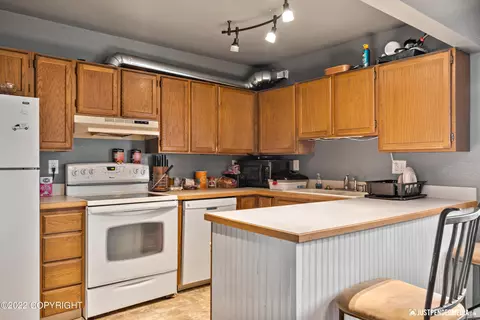 Kitchen - 16929 Coronado St, Eagle River, AK 99577 photo 2 of 7