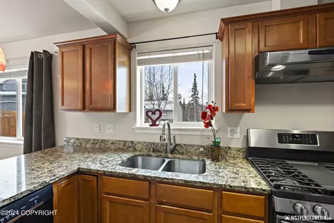 Kitchen - 16267 Rosenburg Cir, Eagle River, AK 99577 photo 2 of 3