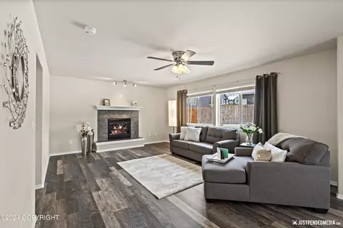 Living - 16267 Rosenburg Cir, Eagle River, AK 99577 photo 2 of 3