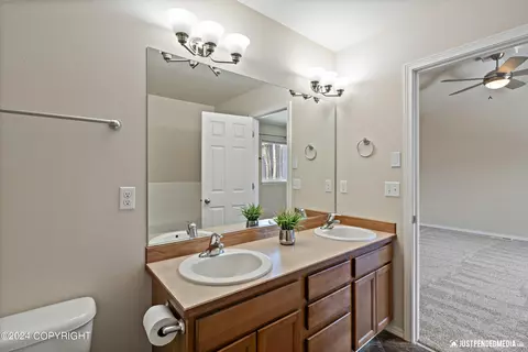 Bath - 16267 Rosenburg Cir, Eagle River, AK 99577 photo 2 of 3