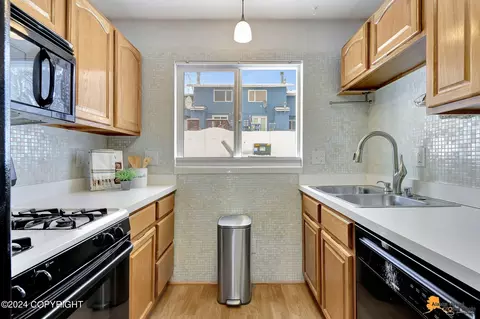 Kitchen - 9220 Glenn Haven Dr # E-4, Anchorage, AK 99502 photo 1 of 3
