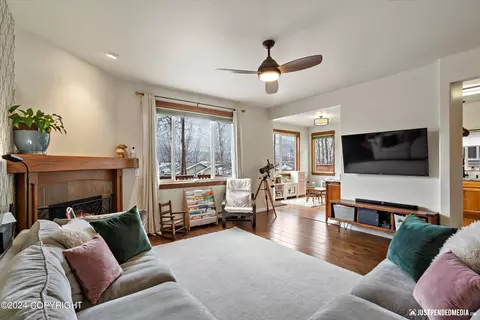 Living - 20732 Mountain Vista Dr, Eagle River, AK 99577 photo 4 of 4