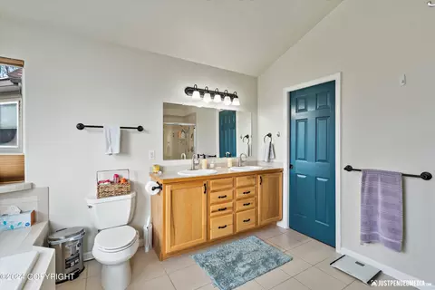 Bath - 20732 Mountain Vista Dr, Eagle River, AK 99577 photo 2 of 7