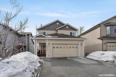 Exterior - 20732 Mountain Vista Dr, Eagle River, AK 99577 photo 2 of 9