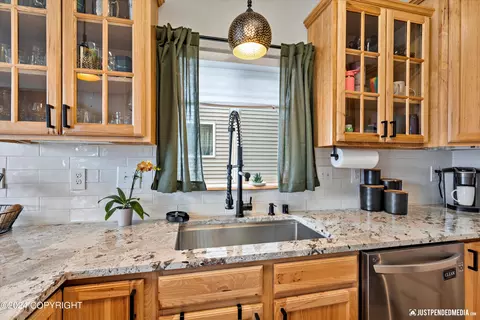 Kitchen - 20732 Mountain Vista Dr, Eagle River, AK 99577 photo 4 of 6