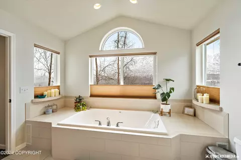 Bath - 20732 Mountain Vista Dr, Eagle River, AK 99577 photo 4 of 7