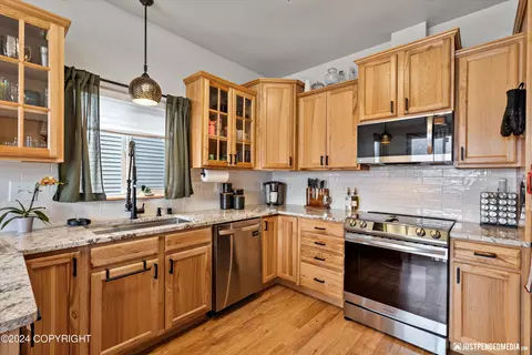 Kitchen - 20732 Mountain Vista Dr, Eagle River, AK 99577 photo 2 of 6