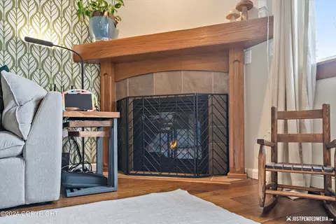 Living - 20732 Mountain Vista Dr, Eagle River, AK 99577 photo 3 of 4