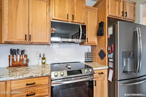 Kitchen - 20732 Mountain Vista Dr, Eagle River, AK 99577 photo 3 of 6