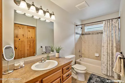 Bath - 20732 Mountain Vista Dr, Eagle River, AK 99577 photo 6 of 7