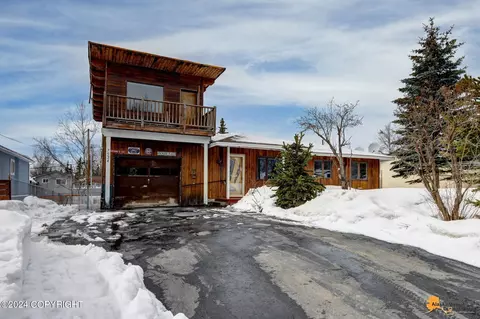 7524 Zurich St, Anchorage, AK 99507