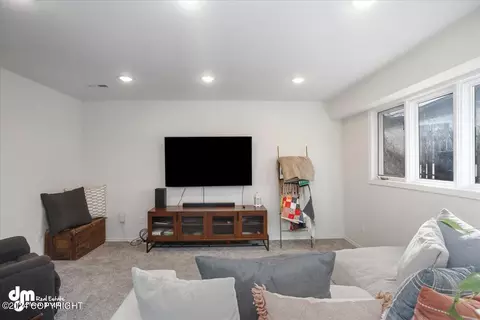 Living - 18838 Sutwik Cir, Eagle River, AK 99577 photo 7 of 7