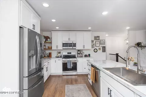 Kitchen - 18838 Sutwik Cir, Eagle River, AK 99577 photo 5 of 7