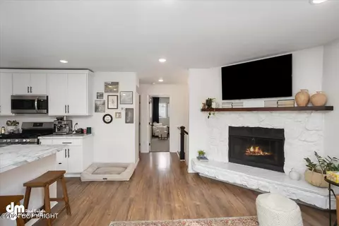 Living - 18838 Sutwik Cir, Eagle River, AK 99577 photo 3 of 7