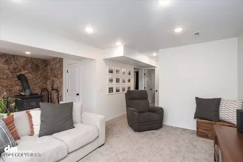 Living - 18838 Sutwik Cir, Eagle River, AK 99577 photo 4 of 7