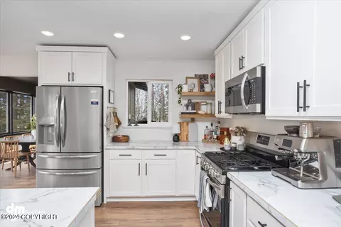 Kitchen - 18838 Sutwik Cir, Eagle River, AK 99577 photo 4 of 7