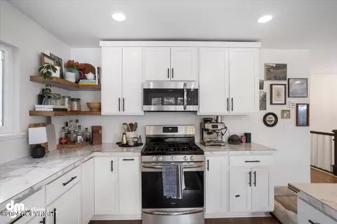 Kitchen - 18838 Sutwik Cir, Eagle River, AK 99577 photo 6 of 7
