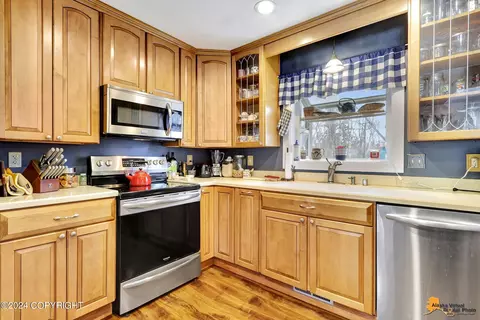 Kitchen - 19742 S Montague Loop, Eagle River, AK 99577 photo 4 of 4