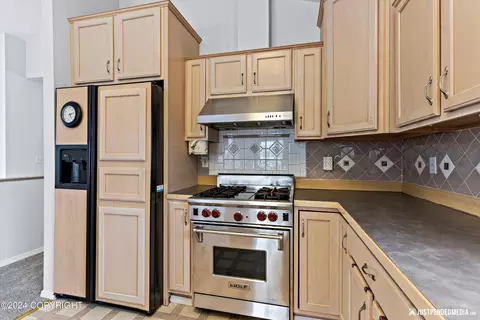 Kitchen - 1902 Terrebonne Loop, Anchorage, AK 99502 photo 3 of 4