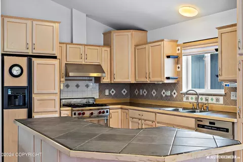Kitchen - 1902 Terrebonne Loop, Anchorage, AK 99502 photo 2 of 4