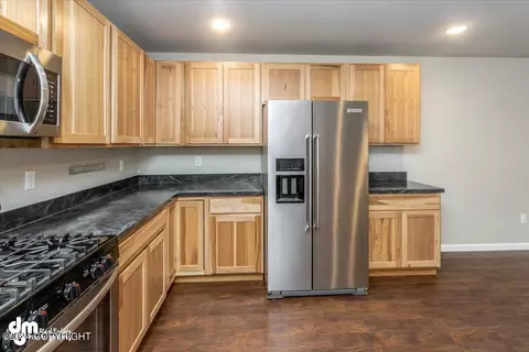 Kitchen - 22543 Judd Dr, Chugiak, AK 99567 photo 8 of 9