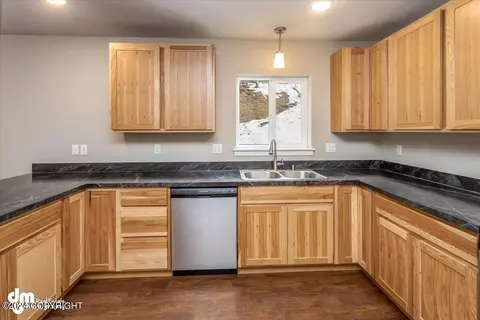 Kitchen - 22543 Judd Dr, Chugiak, AK 99567 photo 7 of 9