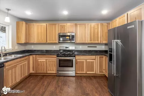Kitchen - 22543 Judd Dr, Chugiak, AK 99567 photo 6 of 9
