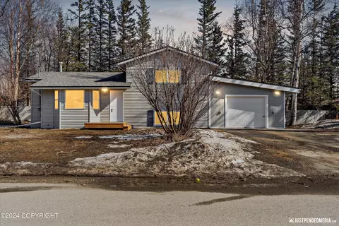 629 3rd St, Palmer, AK 99645