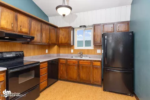 Kitchen - 8431 E 5th Ave, Anchorage, AK 99504 photo 2 of 4