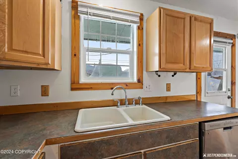 Kitchen - 4310 E 4th Ave, Anchorage, AK 99508 photo 2 of 3
