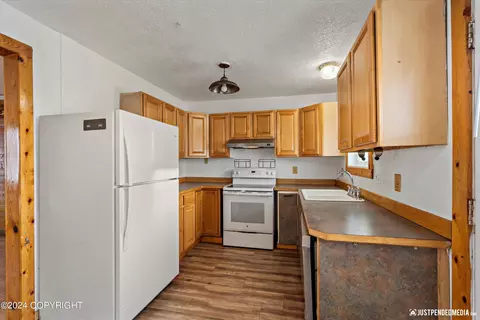 Kitchen - 4310 E 4th Ave, Anchorage, AK 99508 photo 1 of 3