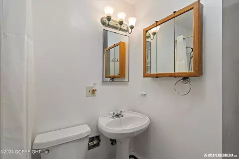 Bath - 4310 E 4th Ave, Anchorage, AK 99508 photo 2 of 2