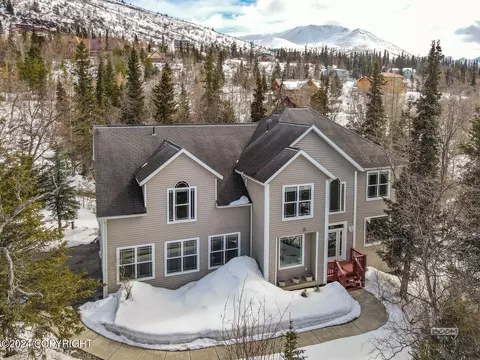 9825 Nearpoint Dr, Anchorage, AK 99507