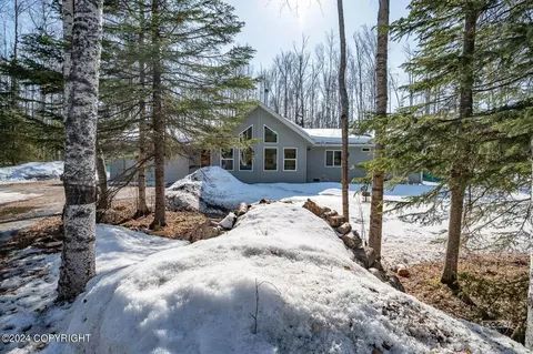 6420 W Commadore Ln, Wasilla, AK 99623