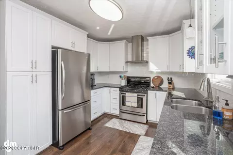 Kitchen - 19510 Third St, Eagle River, AK 99577 photo 5 of 8