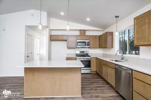 Kitchen - 7360 E Obsidian Loop, Wasilla, AK 99654 photo 2 of 8